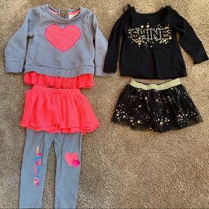 2x clothing sets ⭐️great condition but worn.
